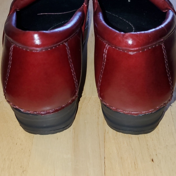 LL BEAN SZ 6 WINE COLORED CLOGS - Picture 5 of 6